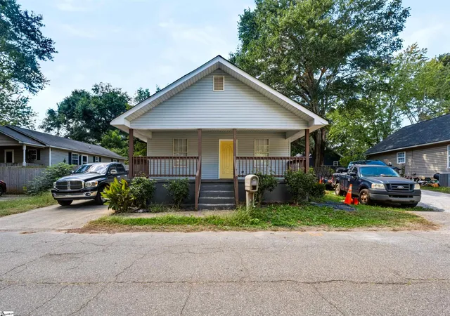 Photo 1 of Single family home for sale at 221 Church St, Greenville, SC 29609 | MLS# 1605540 | Listing updated on 2026-10-02