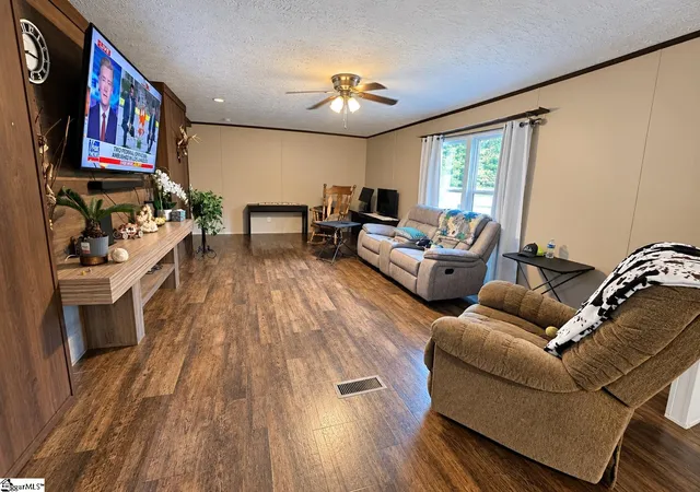 Photo 2 of Manufactured home for sale at 801 Vern Cora Rd, Laurens, SC 29360 | MLS# 1604301 | Listing updated on 2026-10-01