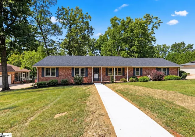 Photo 1 of Single family home for sale at 7 Norwich Dr, Greenville, SC 29609 | MLS# 1605552 | Listing updated on 2026-10-02