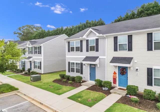 Photo 2 of Townhouse for sale at 122 Fernside Ct, Greenville, SC 29617 | MLS# 1605008 | Listing updated on 2026-10-19