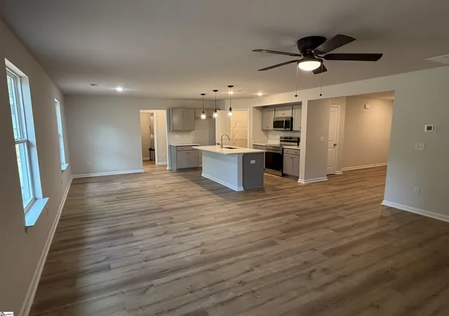 Photo 4 of Single family home for sale at 113 Barwood Cir, Greenville, SC 29611 | MLS# 1603296 | Listing updated on 2026-10-05