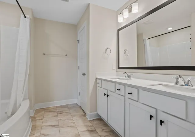 Photo 3 of Townhouse for sale at 324 Hollenbeck Pl, Greenville, SC 29607 | MLS# 1603008 | Listing updated on 2026-09-09