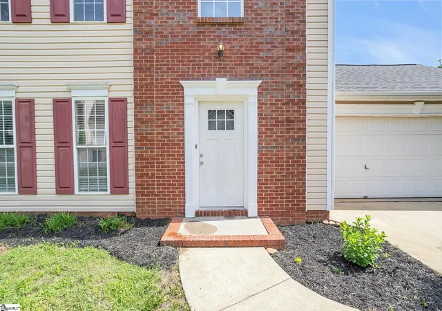 Photo 2 of Single family home for sale at 15 Crossview Dr, Simpsonville, SC 29680 | MLS# 1596085 | Listing updated on 2026-09-04