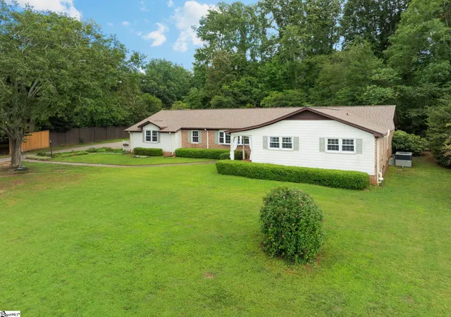 Photo 2 of Single family home for sale at 3 Providence Sq, Greenville, SC 29615 | MLS# 1603493 | Listing updated on 2026-09-11