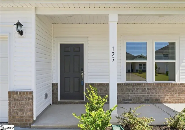 Photo 3 of Single family home for sale at 123 Gibbon Wy, Gray Court, SC 29645 | MLS# 1597821 | Listing updated on 2026-09-02