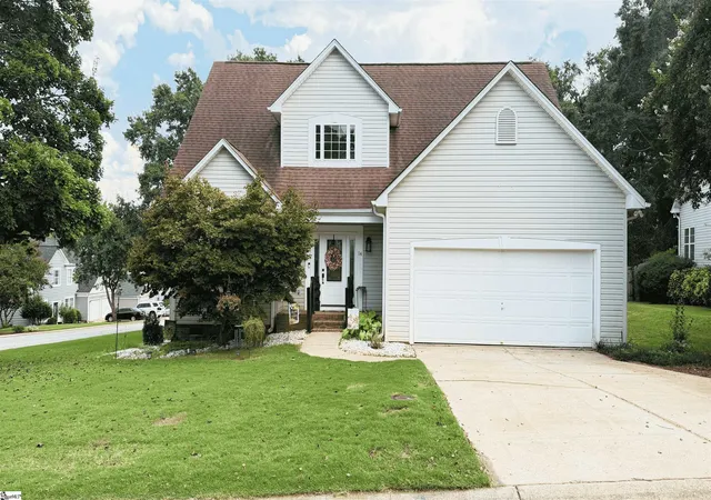 Photo 3 of Sale Pending at 14 Birkdale Dr, Simpsonville, SC 29681 | MLS# 1598565 | Listing updated on 2026-09-13