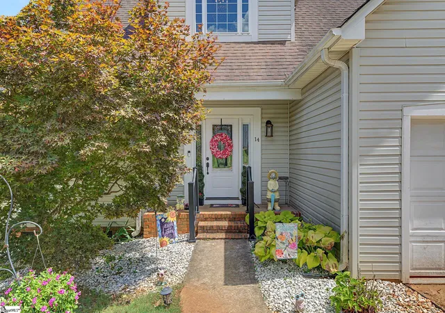 Photo 3 of Sale Pending at 14 Birkdale Dr, Simpsonville, SC 29681 | MLS# 1598565 | Listing updated on 2026-09-13