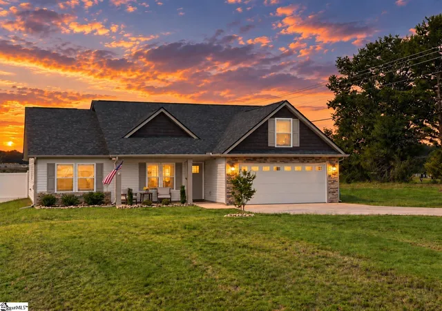 Photo 1 of Single family home for sale at 202 Rcthompson Rd, Chesnee, SC 29323 | MLS# 1605983 | Listing updated on 2026-10-07