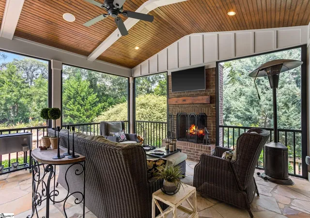 Photo 3 of Single family home for sale at 16 Willow Springs Dr, Greenville, SC 29607 | MLS# 1601486 | Listing updated on 2026-10-11