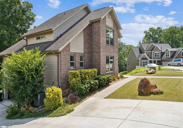 Photo 3 of Single family home for sale at 189 Chandler Crst Ct, Greer, SC 29651 | MLS# 1603707 | Listing updated on 2026-09-14