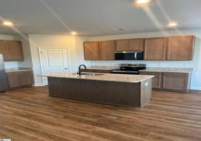 Photo 3 of Single family home for sale at 436 Beautyberry St, Simpsonville, SC 29681 | MLS# 1605265 | Listing updated on 2026-10-21