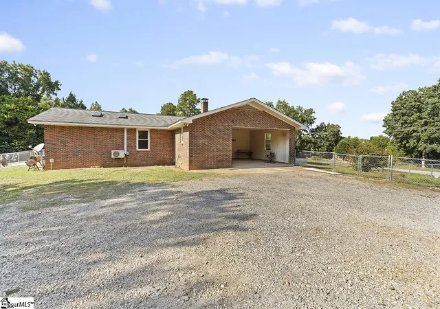 Photo 2 of Single family home for sale at 18 Brissy Rock Rd, Ware Shoals, SC 29692 | MLS# 1603030 | Listing updated on 2026-09-10