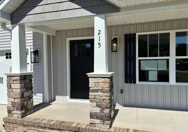 Photo 3 of Single family home for sale at 215 Juniper Leaf Wy, Greer, SC 29651 | MLS# 1591913 | Listing updated on 2026-09-18