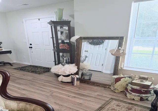 Photo 3 of Single family home for sale at 201 Garfield Ln, Simpsonville, SC 29681 | MLS# 1603149 | Listing updated on 2026-09-09