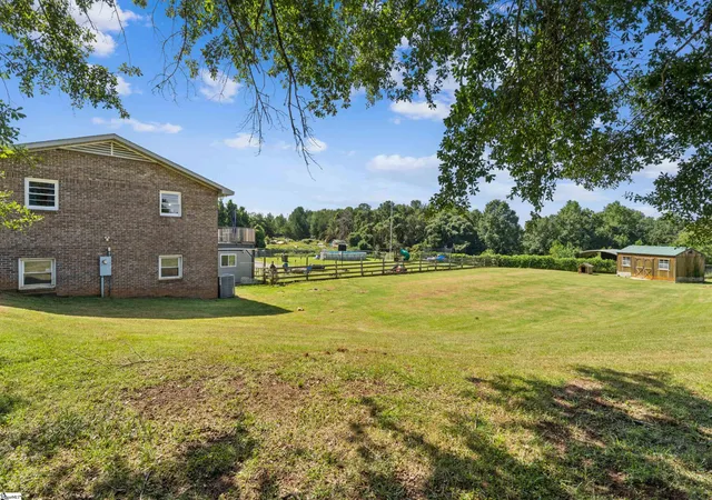 Photo 3 of Single family home for sale at 1055 Little Mountain Rd, Wellford, SC 29385 | MLS# 1604517 | Listing updated on 2026-09-23