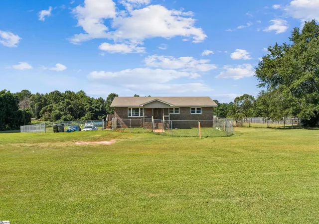 Photo 4 of Single family home for sale at 1055 Little Mountain Rd, Wellford, SC 29385 | MLS# 1604517 | Listing updated on 2026-09-23