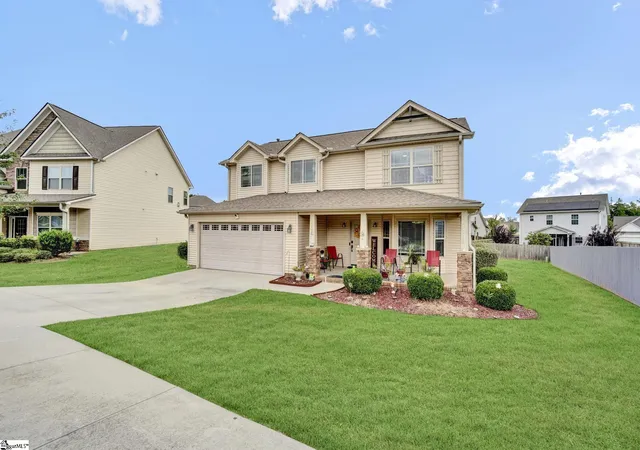 Photo 3 of Single family home for sale at 18 Dunsborough Dr, Simpsonville, SC 29680 | MLS# 1605010 | Listing updated on 2026-10-24