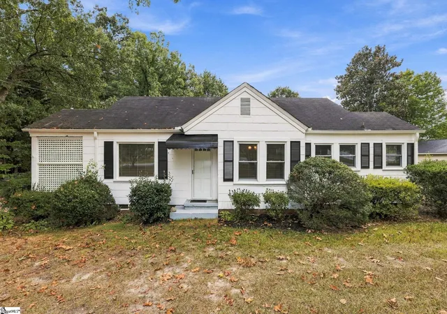 Photo 1 of Single family home for sale at 100 Bob White Ln, Taylors, SC 29687 | MLS# 1606402 | Listing updated on 2026-10-20