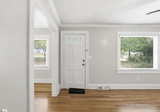 Photo 3 of Single family home for sale at 100 Bob White Ln, Taylors, SC 29687 | MLS# 1606402 | Listing updated on 2026-10-20