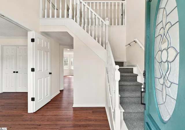 Photo 3 of Single family home for sale at 101 Hunters Woods Dr, Simpsonville, SC 29680 | MLS# 1604816 | Listing updated on 2026-10-06