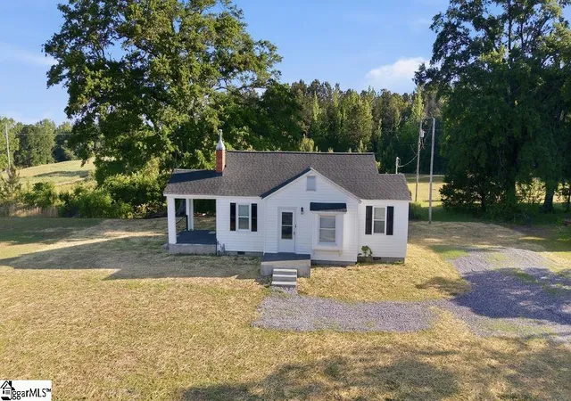 Single family home for sale at 7604 252 Hwy, Honea Path, SC 29654 | MLS# 1600666