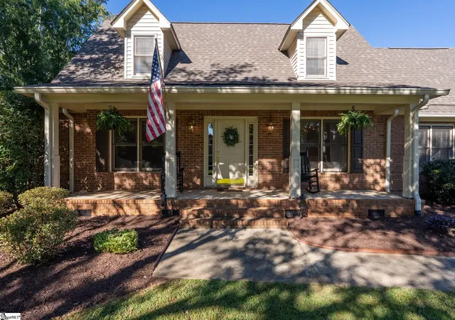 Photo 3 of Single family home for sale at 104 Chadley Way, Simpsonville, SC 29681 | MLS# 1605423 | Listing updated on 2026-10-04