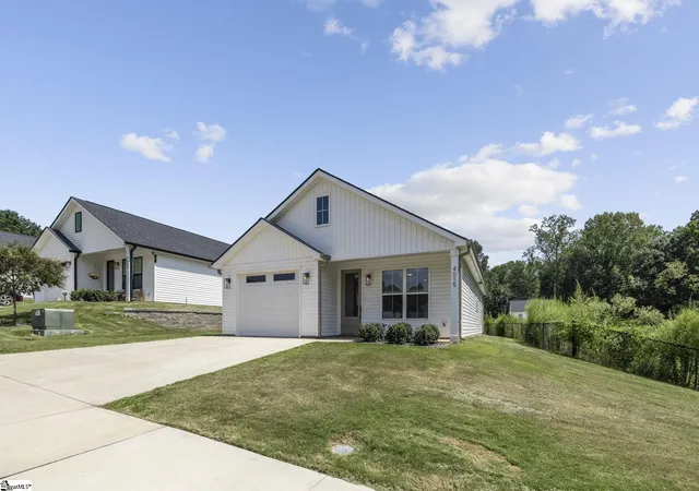 Photo 2 of Single family home for sale at 4015 Old Brooks Ct, Greer, SC 29651 | MLS# 1603374 | Listing updated on 2026-09-11