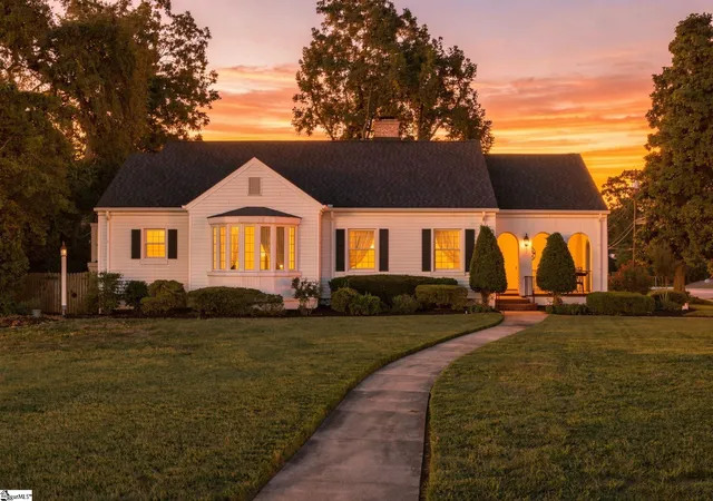 Photo 2 of Single family home for sale at 2421 Augusta St, Greenville, SC 29605 | MLS# 1606318 | Listing updated on 2026-10-27