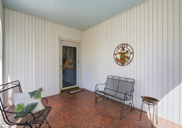 Photo 4 of Single family home for sale at 2421 Augusta St, Greenville, SC 29605 | MLS# 1606318 | Listing updated on 2026-10-27