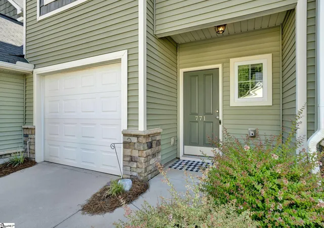 Photo 2 of Townhouse for sale at 771 Elmbrook Dr, Simpsonville, SC 29681 | MLS# 1604204 | Listing updated on 2026-09-24