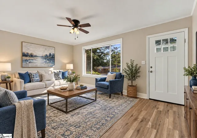 Photo 2 of Sale Pending at 15 Knox St, Greenville, SC 29605 | MLS# 1606082 | Listing updated on 2026-10-13