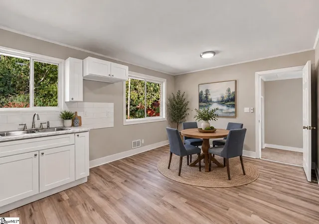Photo 3 of Sale Pending at 15 Knox St, Greenville, SC 29605 | MLS# 1606082 | Listing updated on 2026-10-13
