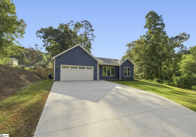 Photo 3 of Single family home for sale at 264 River St, Duncan, SC 29334 | MLS# 1605679 | Listing updated on 2026-10-13