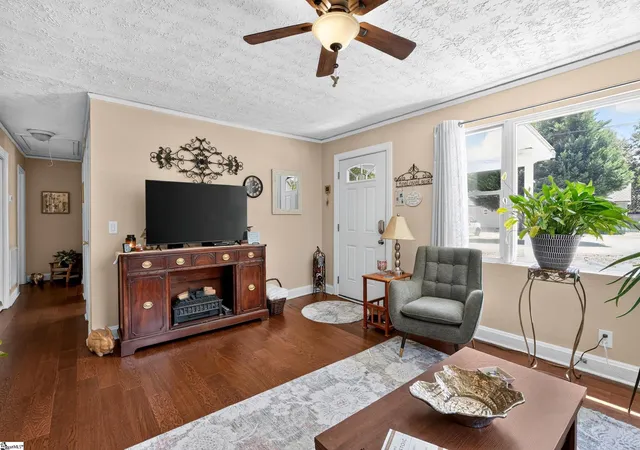 Photo 2 of Single family home for sale at 37 Crestmore Dr, Greenville, SC 29611 | MLS# 1603558 | Listing updated on 2026-09-11
