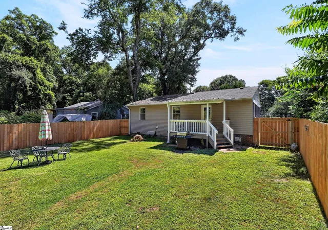 Photo 3 of Single family home for sale at 37 Crestmore Dr, Greenville, SC 29611 | MLS# 1603558 | Listing updated on 2026-09-11
