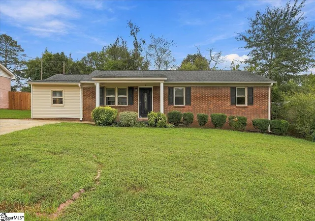 Photo 1 of Single family home for sale at 9 Alpha Dr, Greenville, SC 29605 | MLS# 1605028 | Listing updated on 2026-09-26