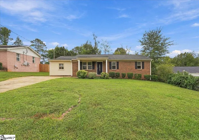 Photo 2 of Single family home for sale at 9 Alpha Dr, Greenville, SC 29605 | MLS# 1605028 | Listing updated on 2026-09-26