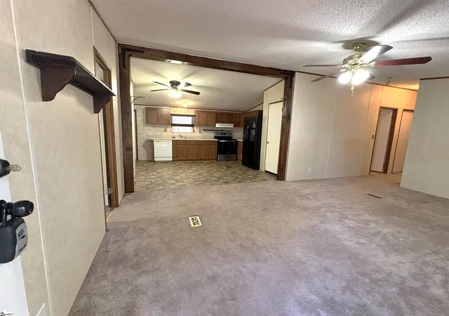 Photo 3 of Single family home for sale at 38 Raisinwood Dr, Simpsonville, SC 29681 | MLS# 1603655 | Listing updated on 2026-09-12