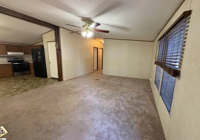 Photo 4 of Single family home for sale at 38 Raisinwood Dr, Simpsonville, SC 29681 | MLS# 1603655 | Listing updated on 2026-09-12