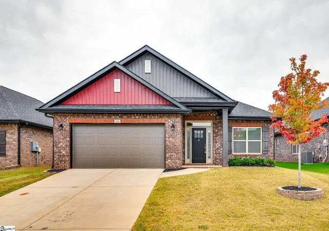 Photo 1 of Single family home for sale at 26 Woodcroos Dr, Simpsonville, SC 29681 | MLS# 1606557 | Listing updated on 2026-10-21