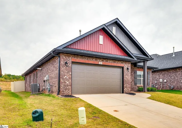 Photo 2 of Single family home for sale at 26 Woodcroos Dr, Simpsonville, SC 29681 | MLS# 1606557 | Listing updated on 2026-10-21