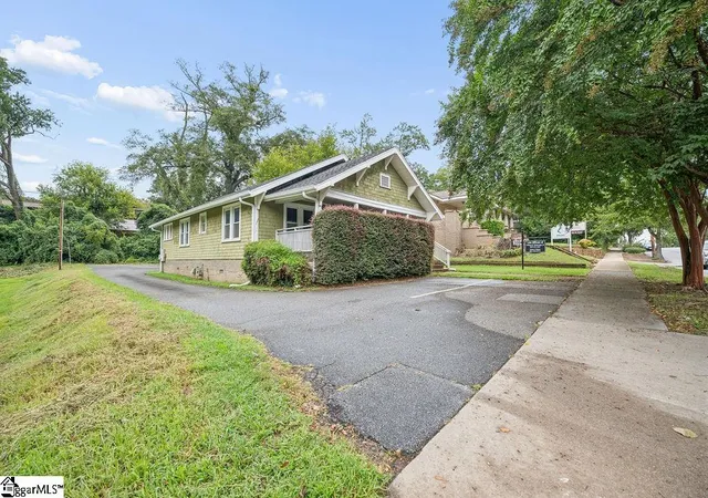 Photo 2 of Single family home for sale at 308 W Stone Ave, Greenville, SC 29609 | MLS# 1605271 | Listing updated on 2026-09-29