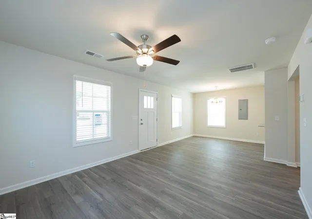 Photo 3 of Single family home for sale at 209 Waltham Ct, Greenville, SC 29617 | MLS# 1604965 | Listing updated on 2026-10-17