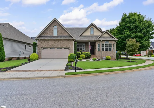 Photo 2 of Single family home for sale at 312 Laguna Ln, Simpsonville, SC 29680 | MLS# 1604678 | Listing updated on 2026-09-24