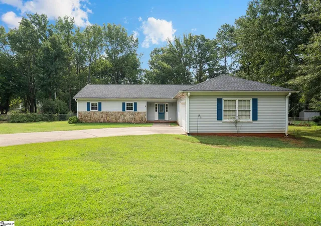 Photo 1 of Single family home for sale at 205 Harness Trl, Simpsonville, SC 29681 | MLS# 1604765 | Listing updated on 2026-10-01