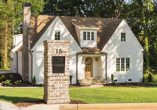 Photo 2 of Single family home for sale at 15 Country Squire Ct, Greenville, SC 29615 | MLS# 1602879 | Listing updated on 2026-09-11