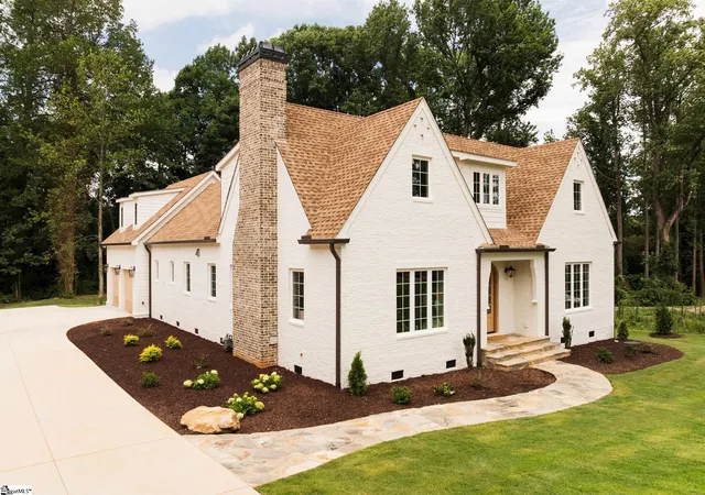 Photo 3 of Single family home for sale at 15 Country Squire Ct, Greenville, SC 29615 | MLS# 1602879 | Listing updated on 2026-09-11