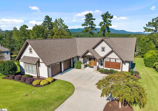 Photo 2 of Single family home for sale at 4 Tee Box Ln, Travelers Rest, SC 29690 | MLS# 1605525 | Listing updated on 2026-10-17
