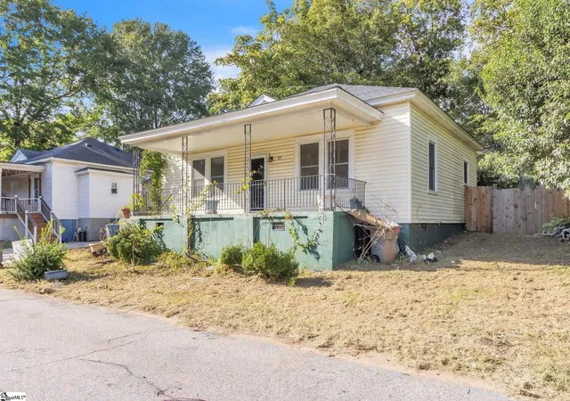 Photo 2 of Single family home for sale at 27 11th Street, Greenville, SC 29611 | MLS# 1605680 | Listing updated on 2026-10-08