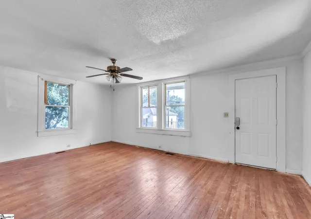 Photo 3 of Single family home for sale at 27 11th Street, Greenville, SC 29611 | MLS# 1605680 | Listing updated on 2026-10-08